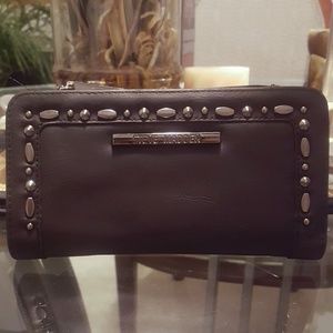 Cuuute Steve Madden wallet in black